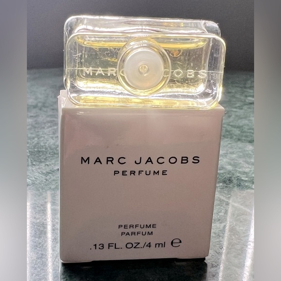 Marc Jacobs perfume mini bottle - Picture 2 of 4